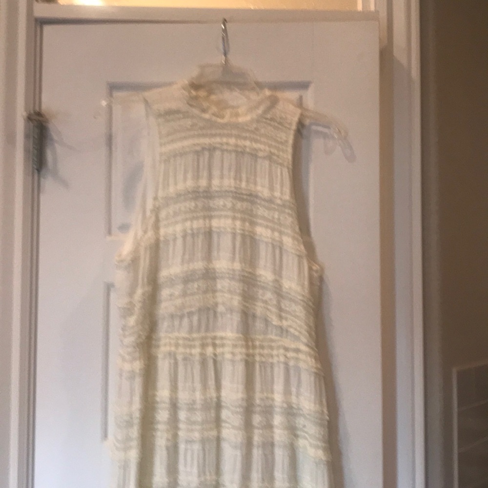 Short, creme keyhole back dress